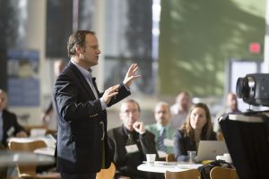 como mover las manos en una presentacion